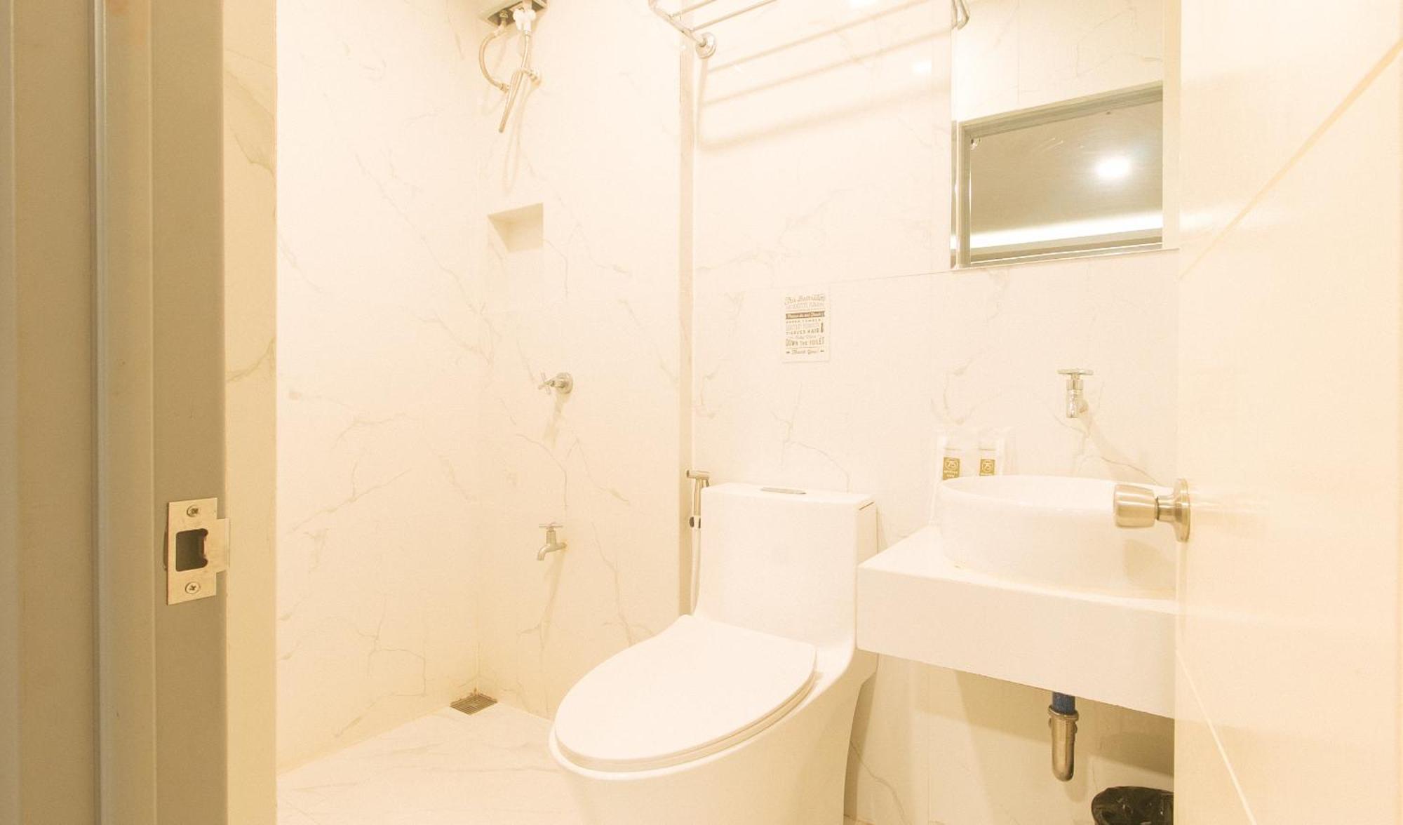 Reddoorz Plus At Seventy Five Inn Near Manila Airport Paranaque City Esterno foto